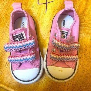 Converse toddler size 4 shoes